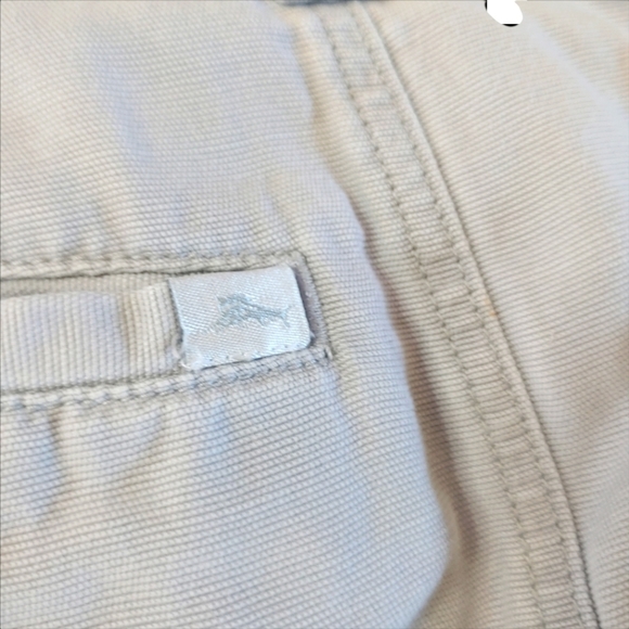 Tommy Bahama cargo shorts  341 - Picture 2 of 8